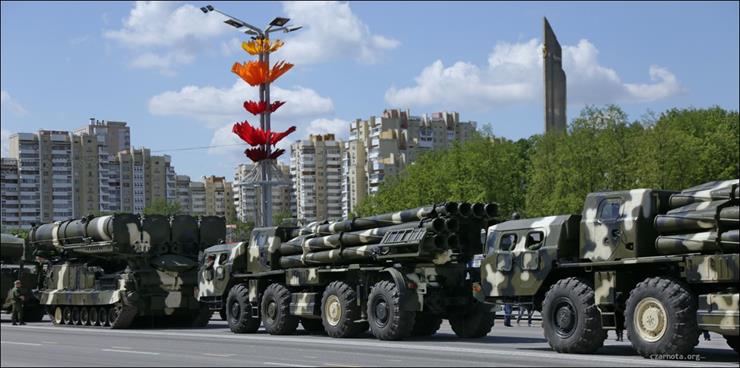 BM-30 Smiercz 9a52_smerch - 2015_05_09_086_Belarus_Minsk_-_Dzien_Zwyciestwa_-_parada_wojskowa_-_BM-30_Smiercz.jpg