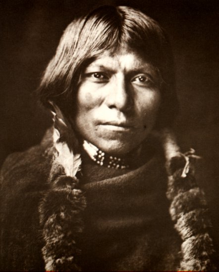 Photos of Indians Edward S. Curtis - 1910-1925 Edward S. Curtis  Okuwa-Tse, San Idelfonso.jpg