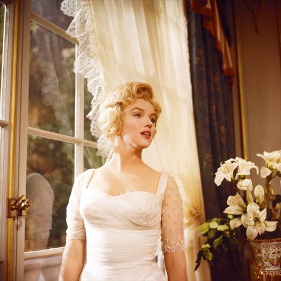 Marilyn Monroe - FxIxqnoWIAAuGuC.jpg